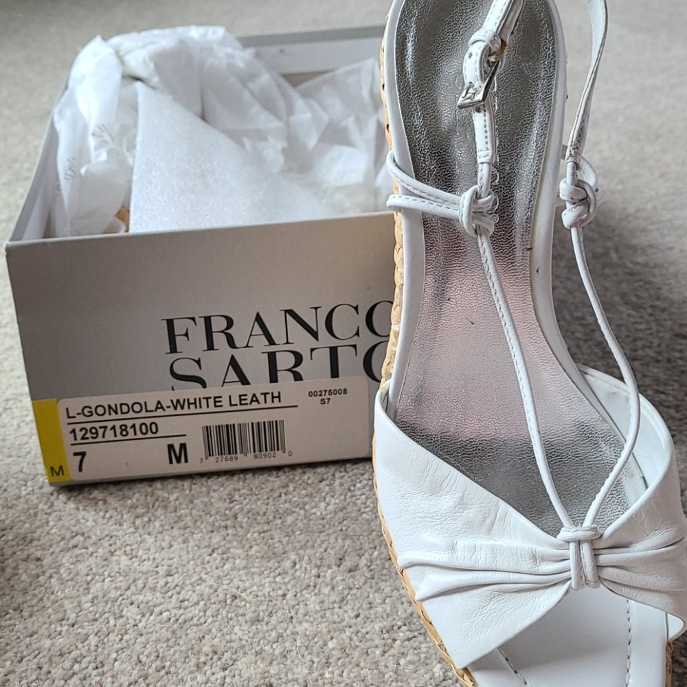 Shoe - Picture 2 of 7